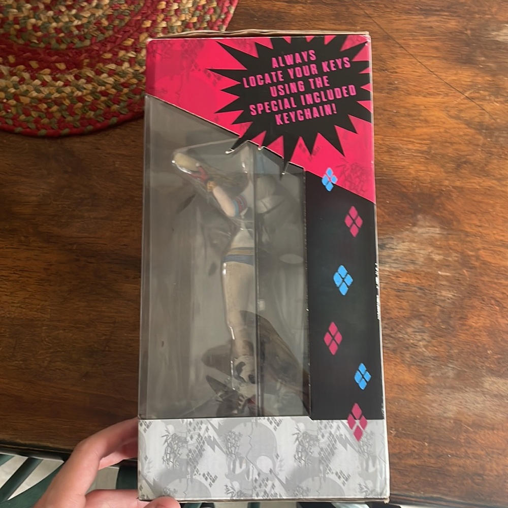 Harley Quinn statue - Picture 2 of 6